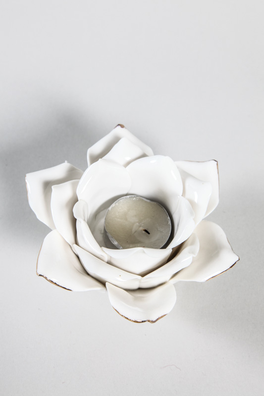 Teelicht aus Porzellan Blume weiss 14.5 x 15 x 7 cm