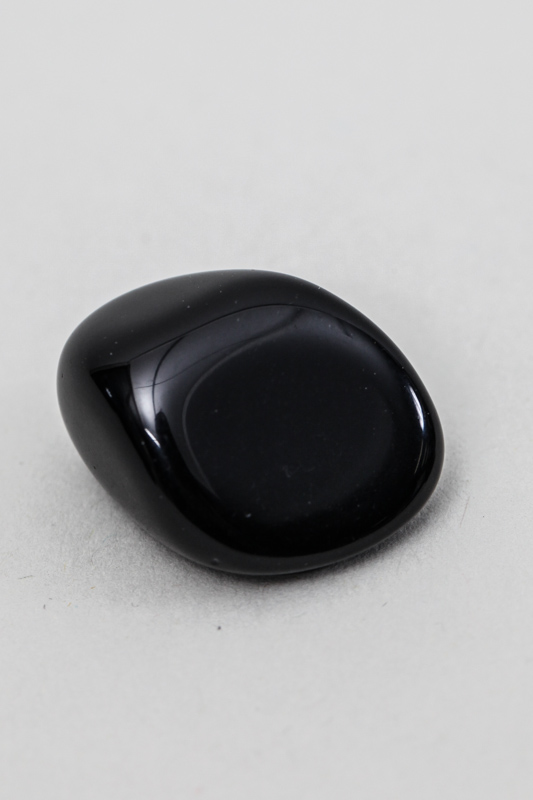 polierter Trommelstein schwarzer Obsidian