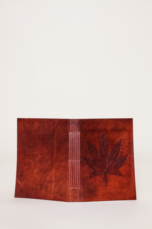 Ledernotizbuch Cannabisblatt rot