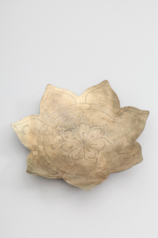 Platte Messing Blumenform 17.5 cm