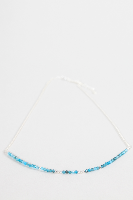 Silberkette mit Perlen aus blauem Apatit