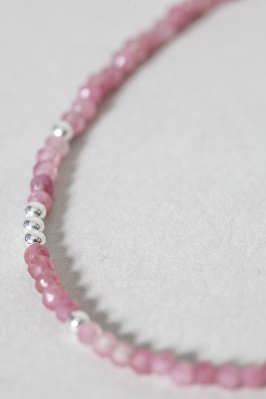Silberarmband mit Perlen aus pink Turmalin