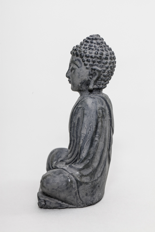 Buddha sitzend grau 9.5 cm