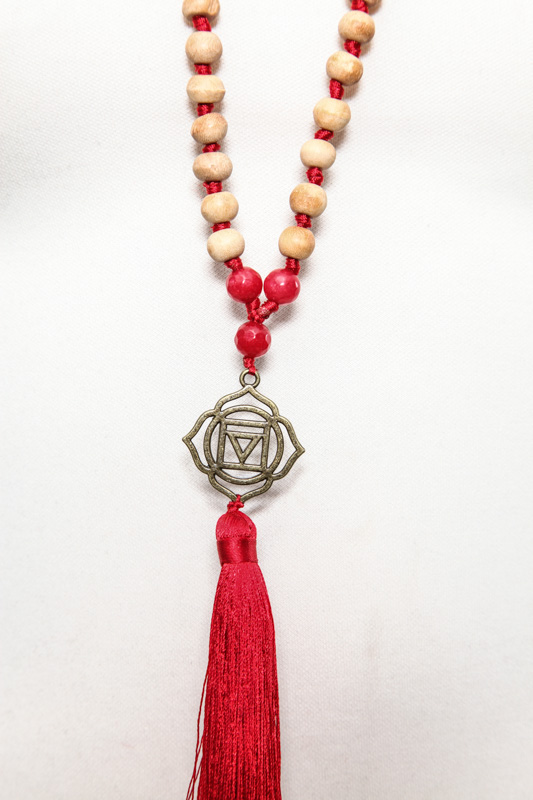Halskette 7 Chakra Anhänger (Wurzelchakra) und Tassel rot