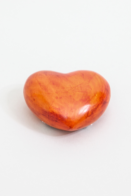 Alabaster Herz Chakrafarben assortiert 5 cm